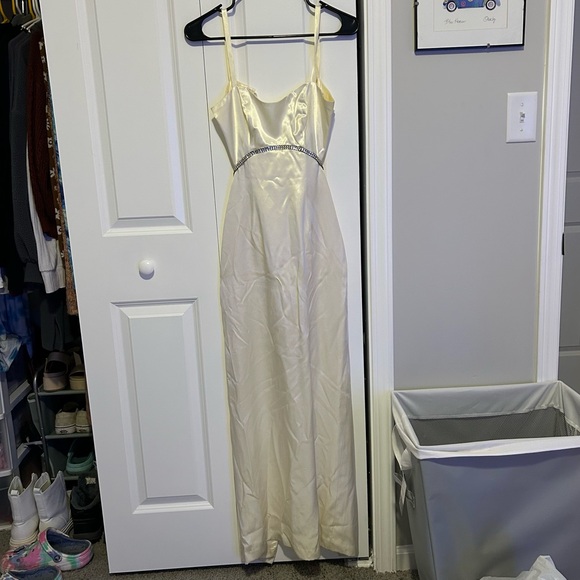 Alyce Designs Dresses & Skirts - Alyce Design White Spaghetti Strap Open Back Simple Wedding/Prom/Event Dress